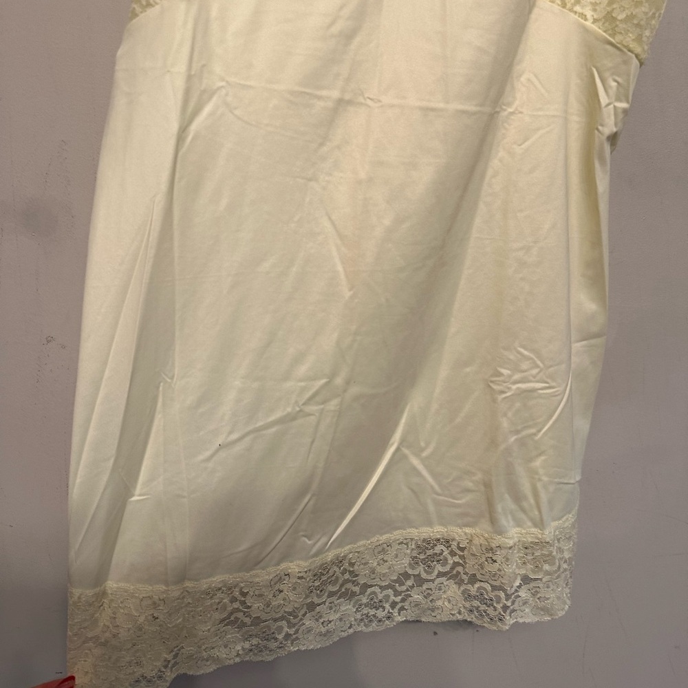 True Vintage (50’s/60’s) Confection by Maidenform Cream Lace Slip Size 36 - Picture 6 of 8